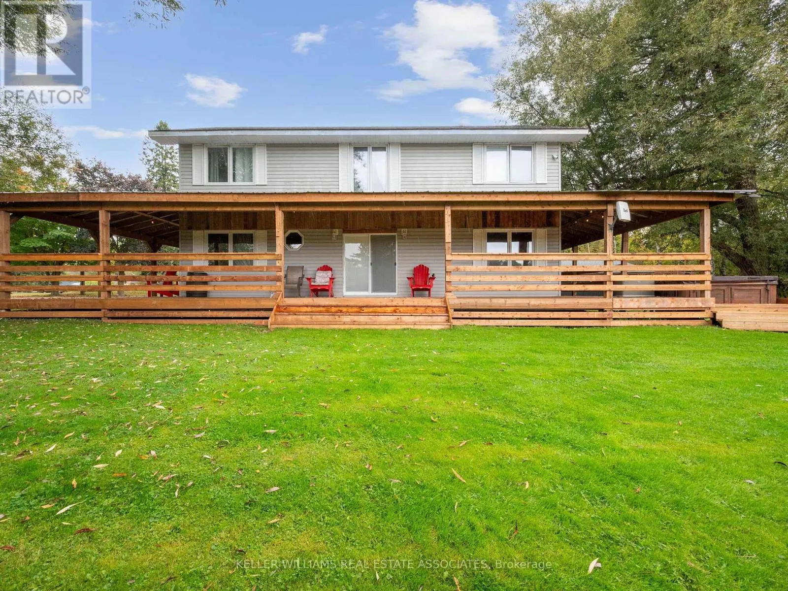 8 SCOTT CRESCENT