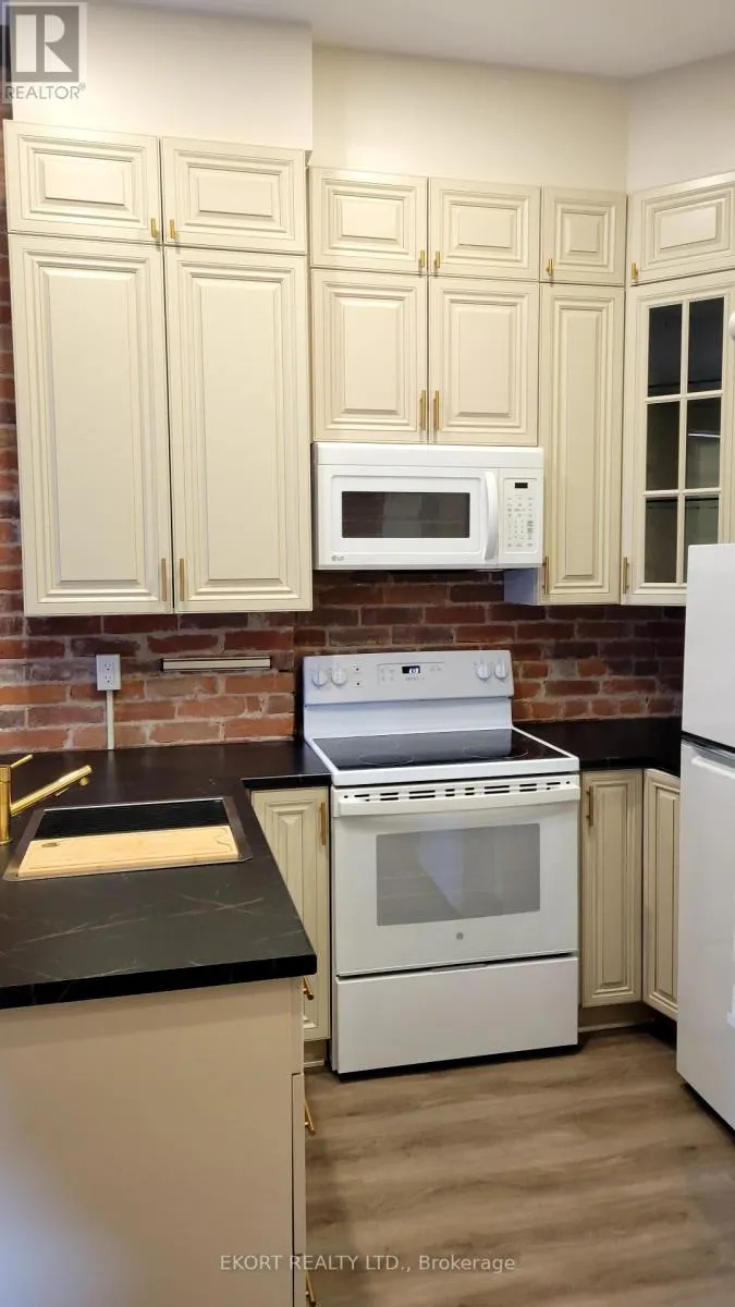 9 - 251 FRONT STREET, #9