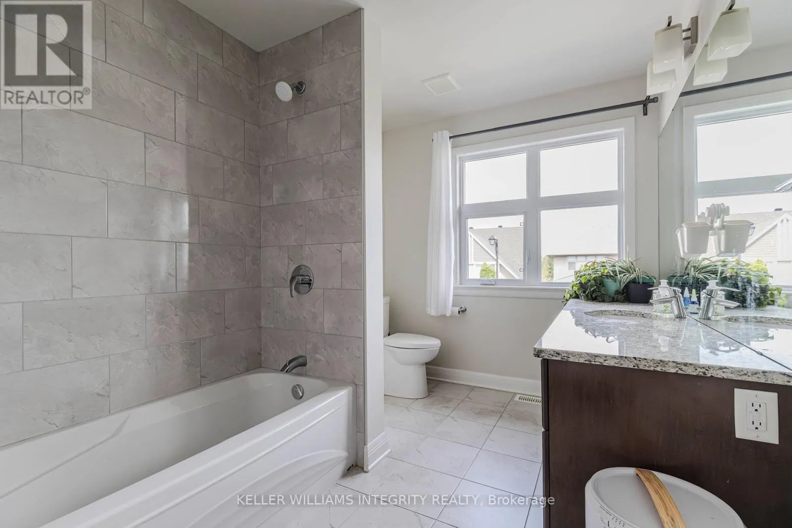 131 ESCARPMENT CRESCENT
