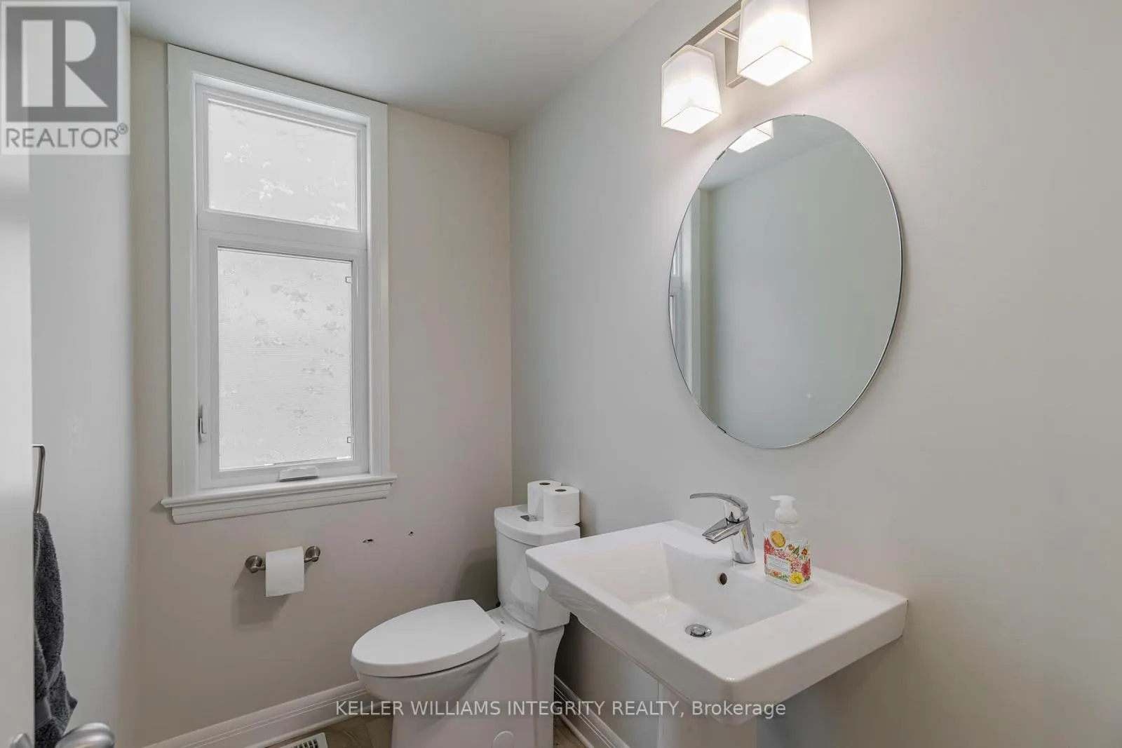 131 ESCARPMENT CRESCENT