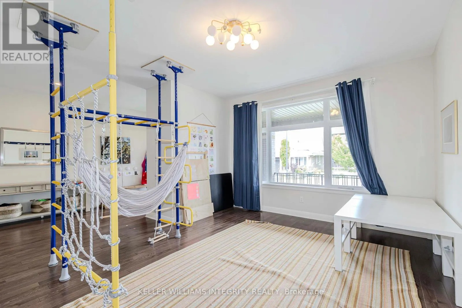 131 ESCARPMENT CRESCENT