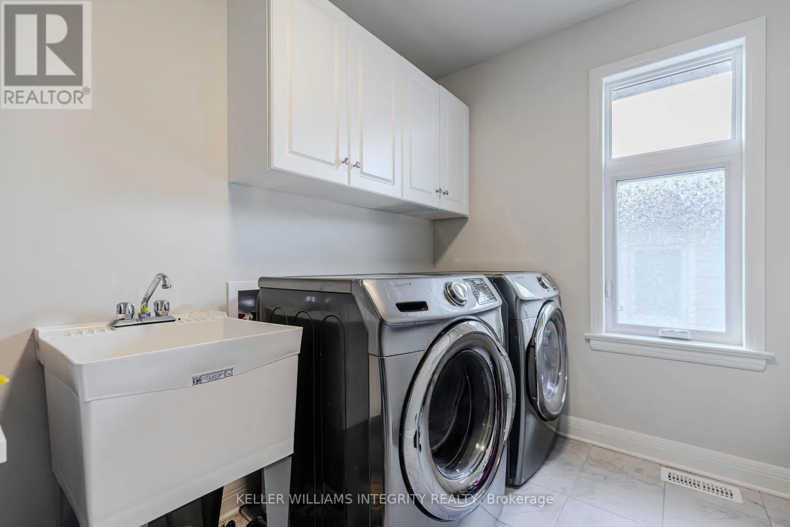 131 ESCARPMENT CRESCENT