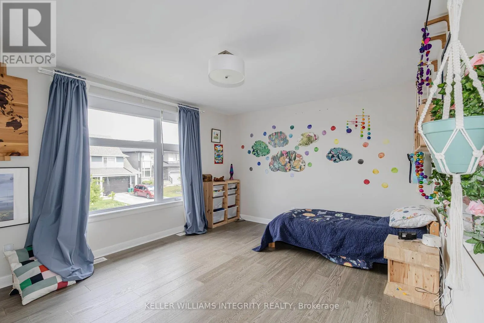 131 ESCARPMENT CRESCENT