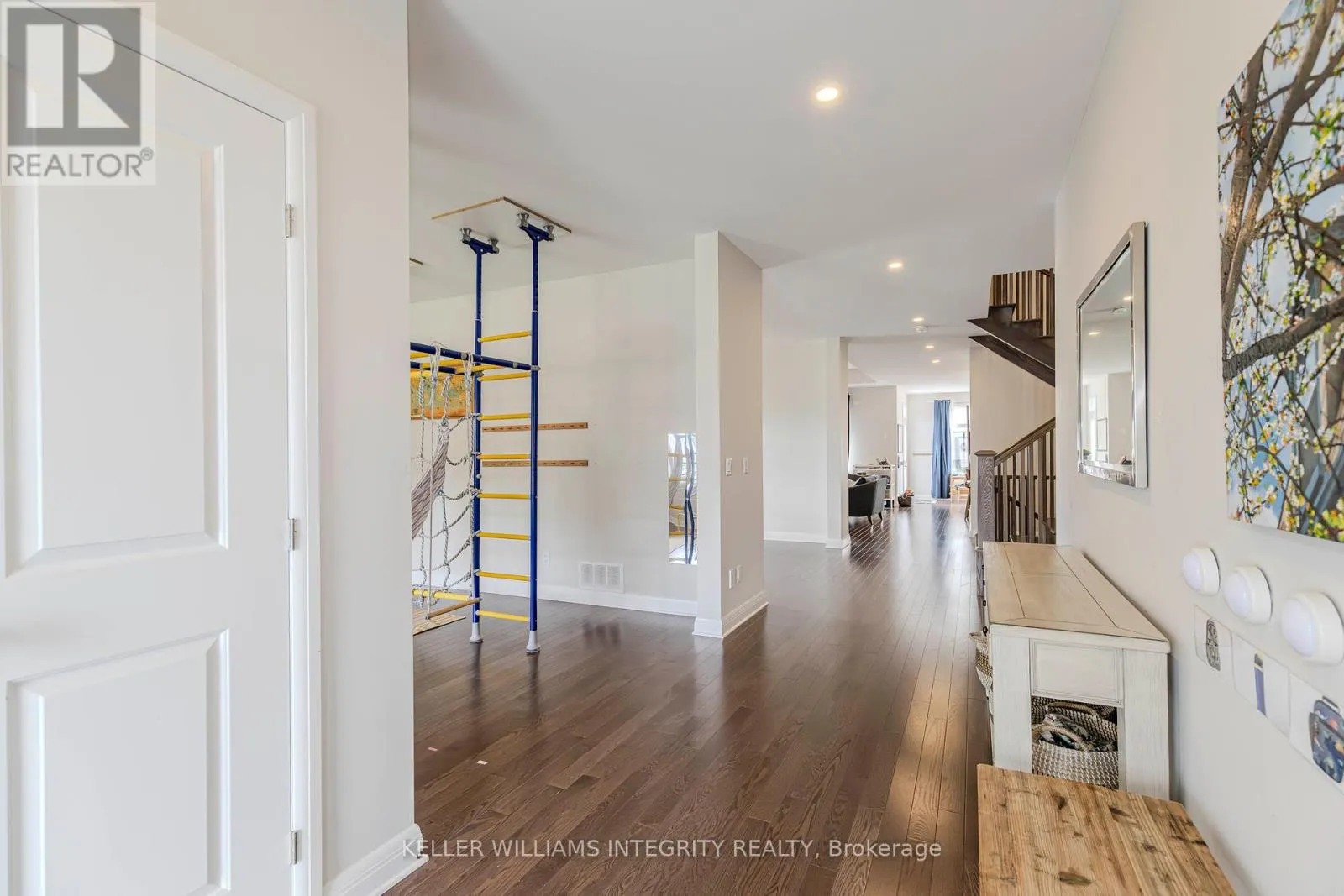 131 ESCARPMENT CRESCENT