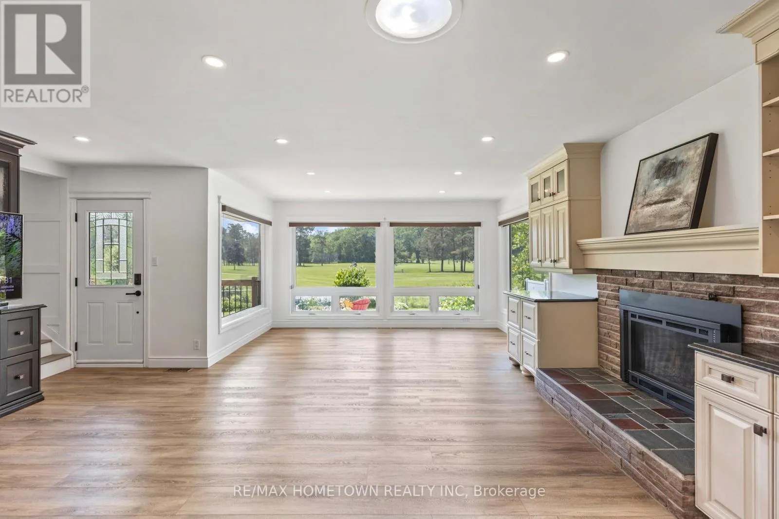49 FAIRWAY CRESCENT