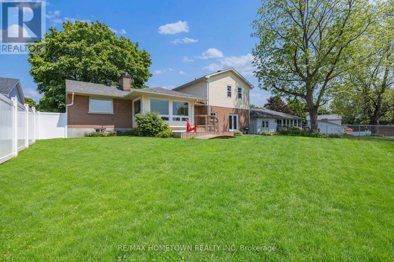 49 FAIRWAY CRESCENT