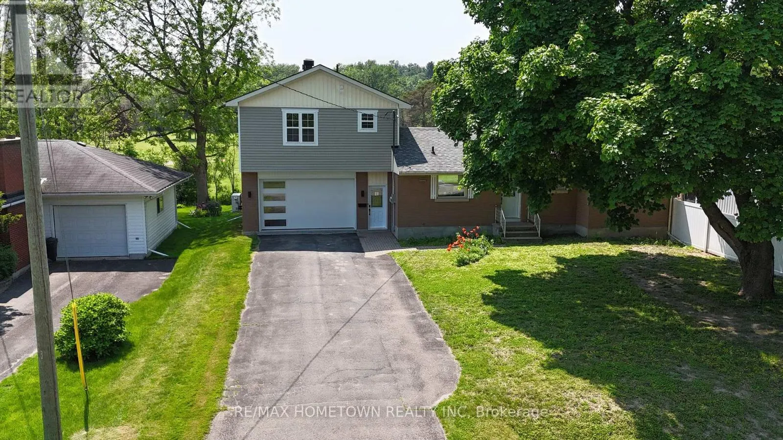 49 FAIRWAY CRESCENT