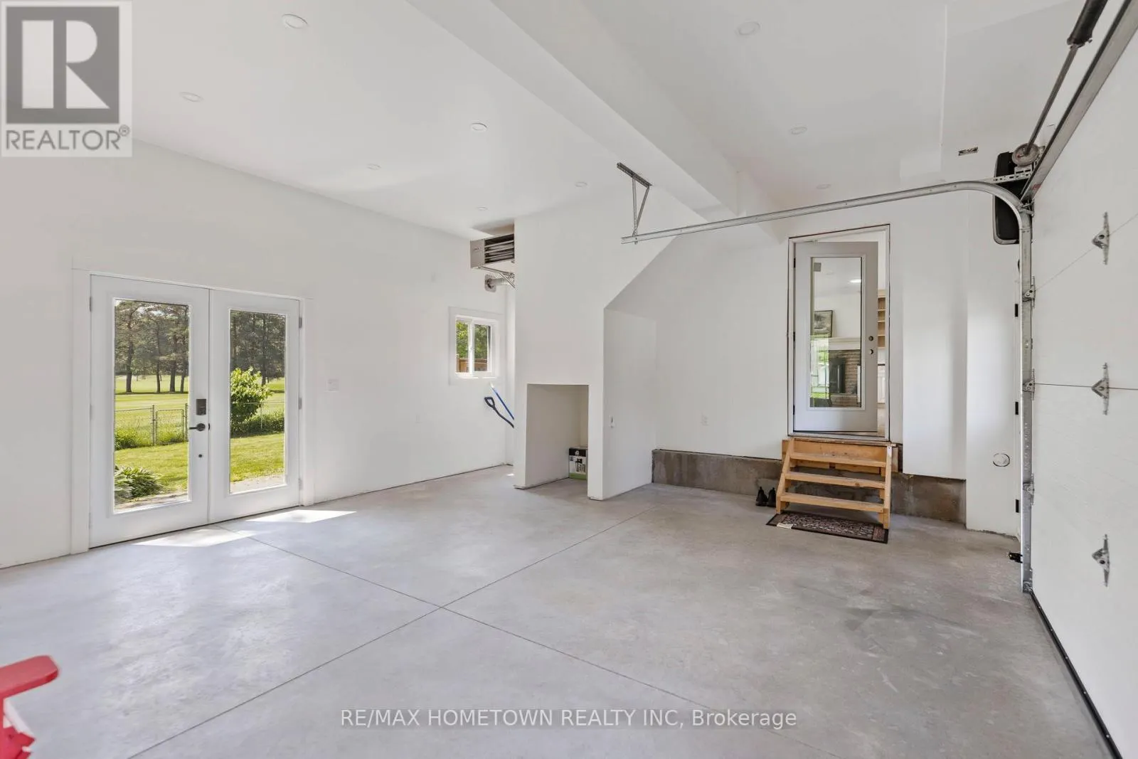 49 FAIRWAY CRESCENT