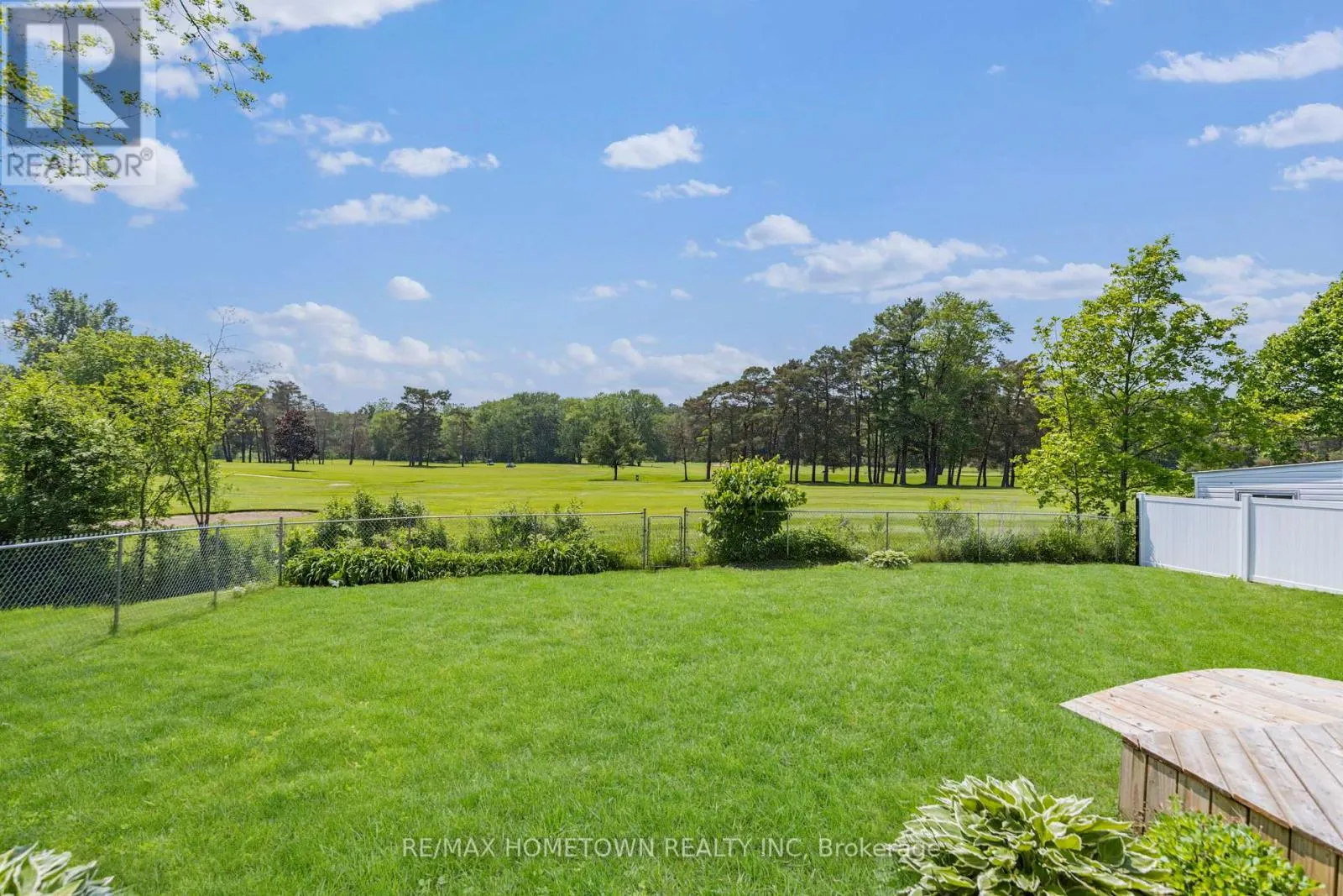 49 FAIRWAY CRESCENT
