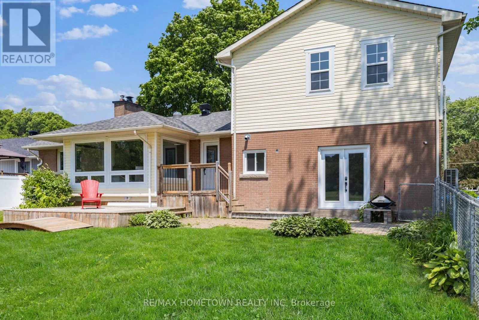49 FAIRWAY CRESCENT