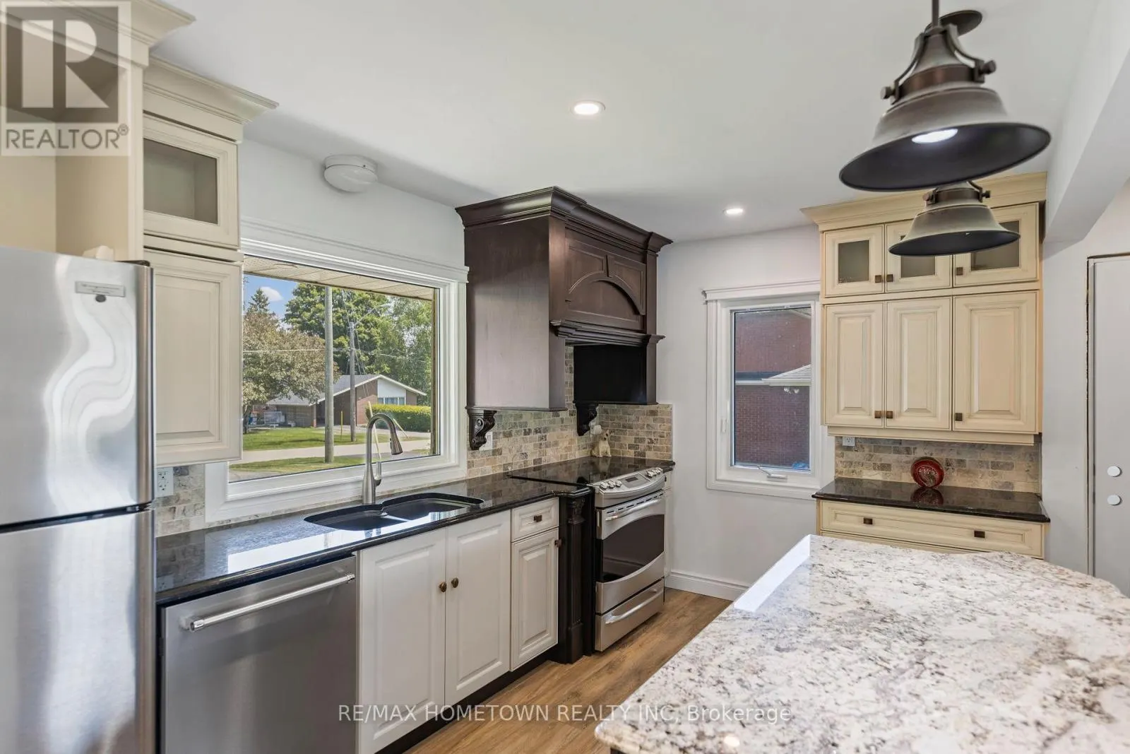 49 FAIRWAY CRESCENT
