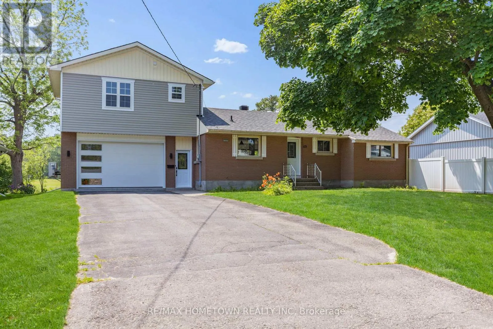 49 FAIRWAY CRESCENT