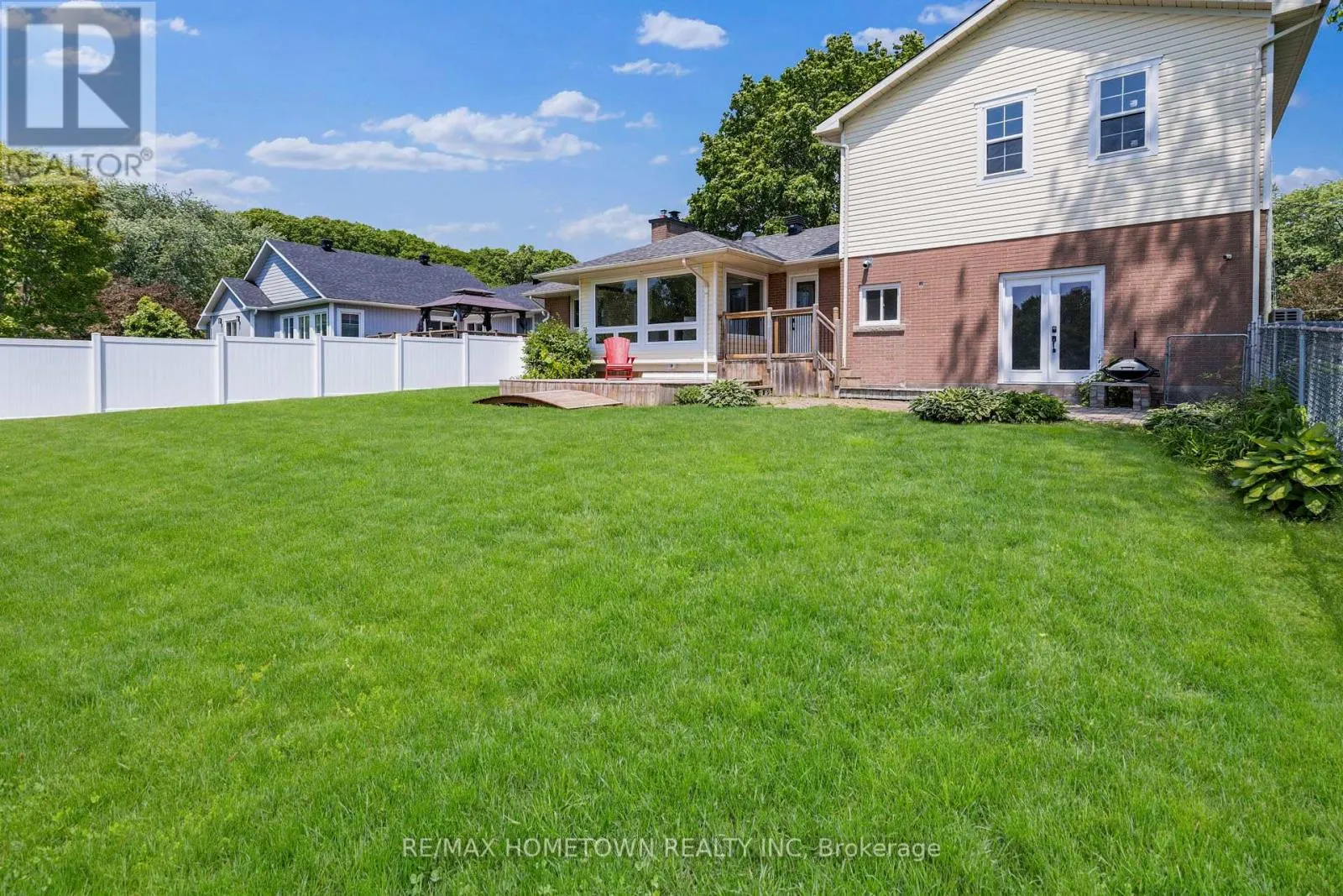 49 FAIRWAY CRESCENT