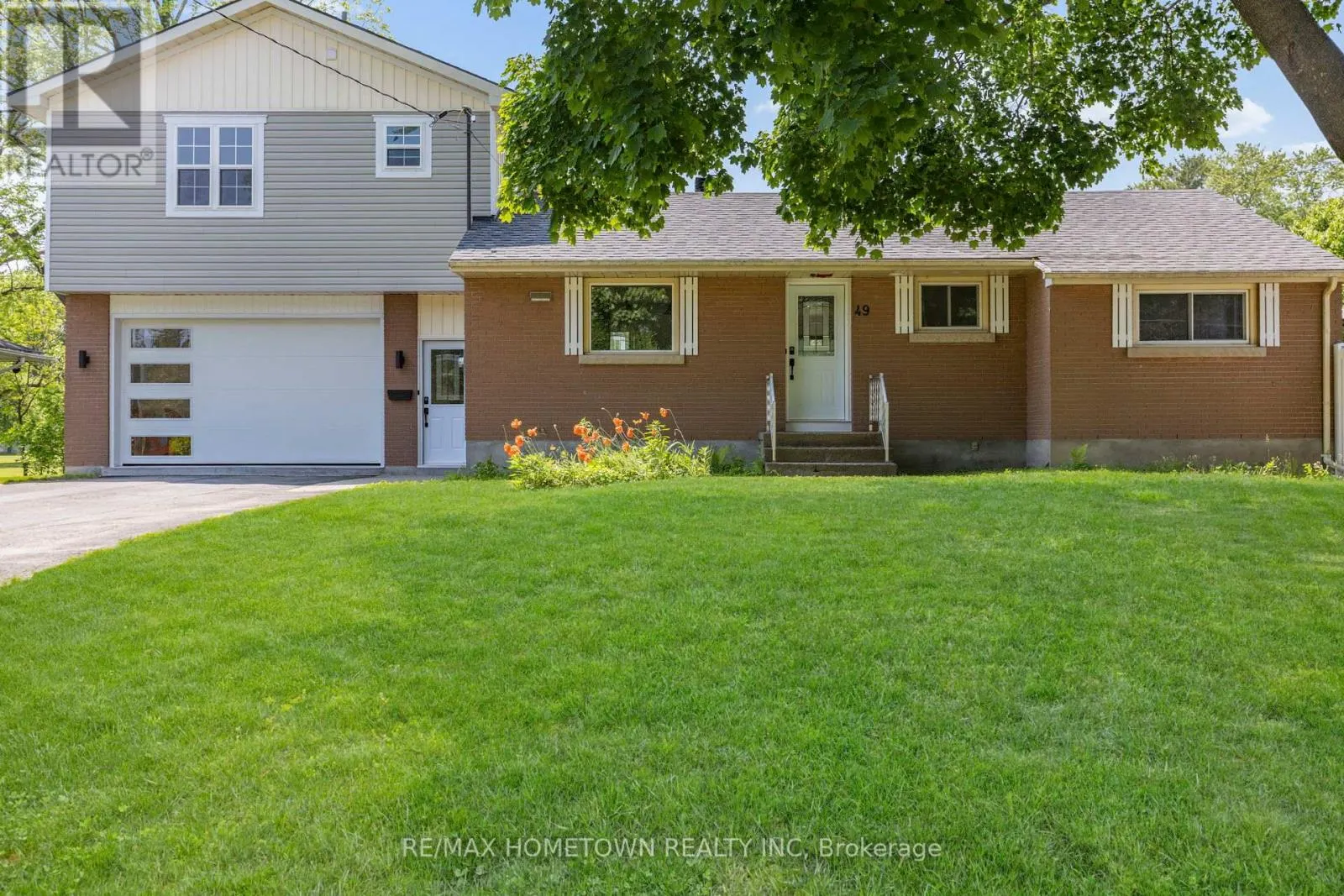 49 FAIRWAY CRESCENT