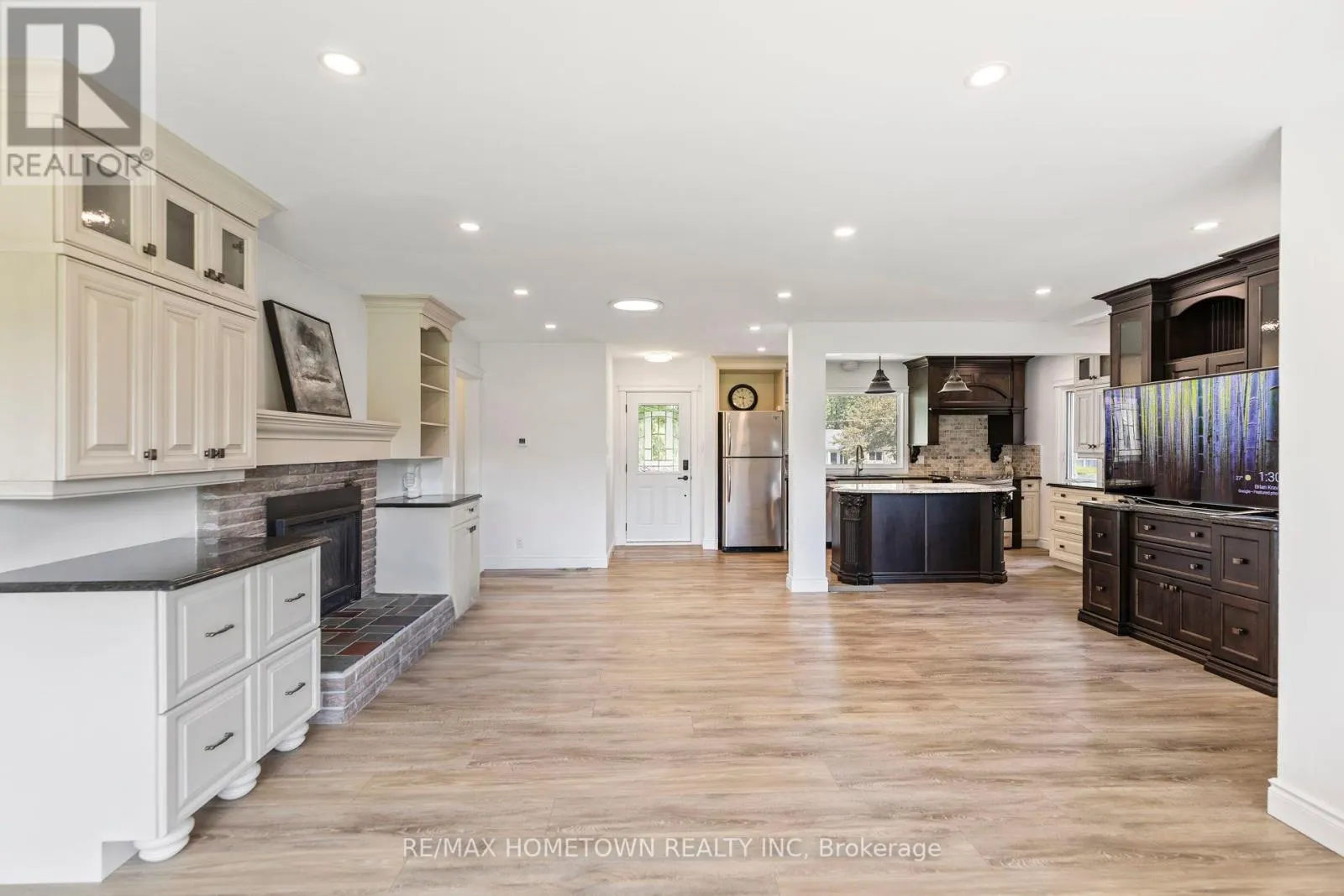 49 FAIRWAY CRESCENT