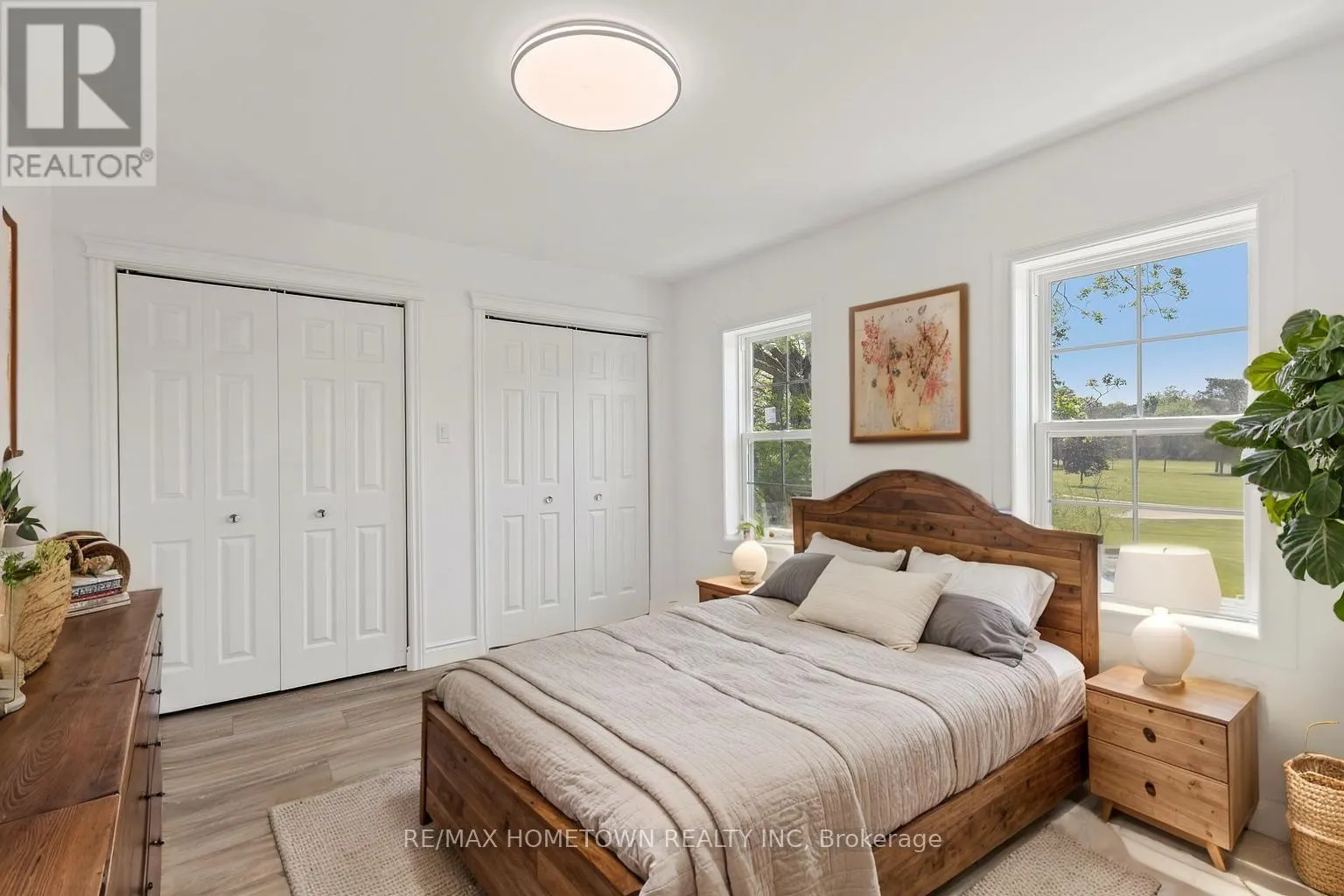 49 FAIRWAY CRESCENT