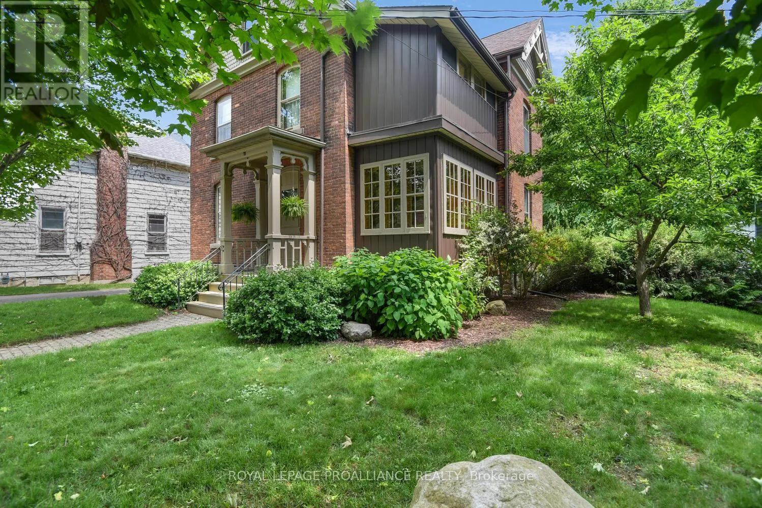 71 BETHUNE STREET
