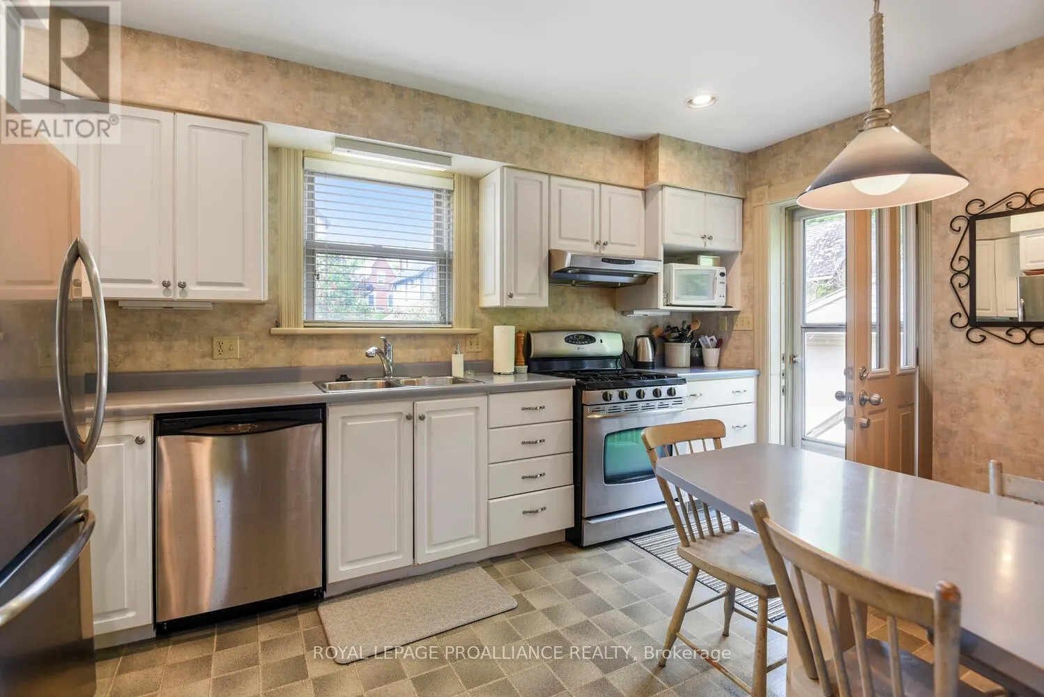 71 BETHUNE STREET