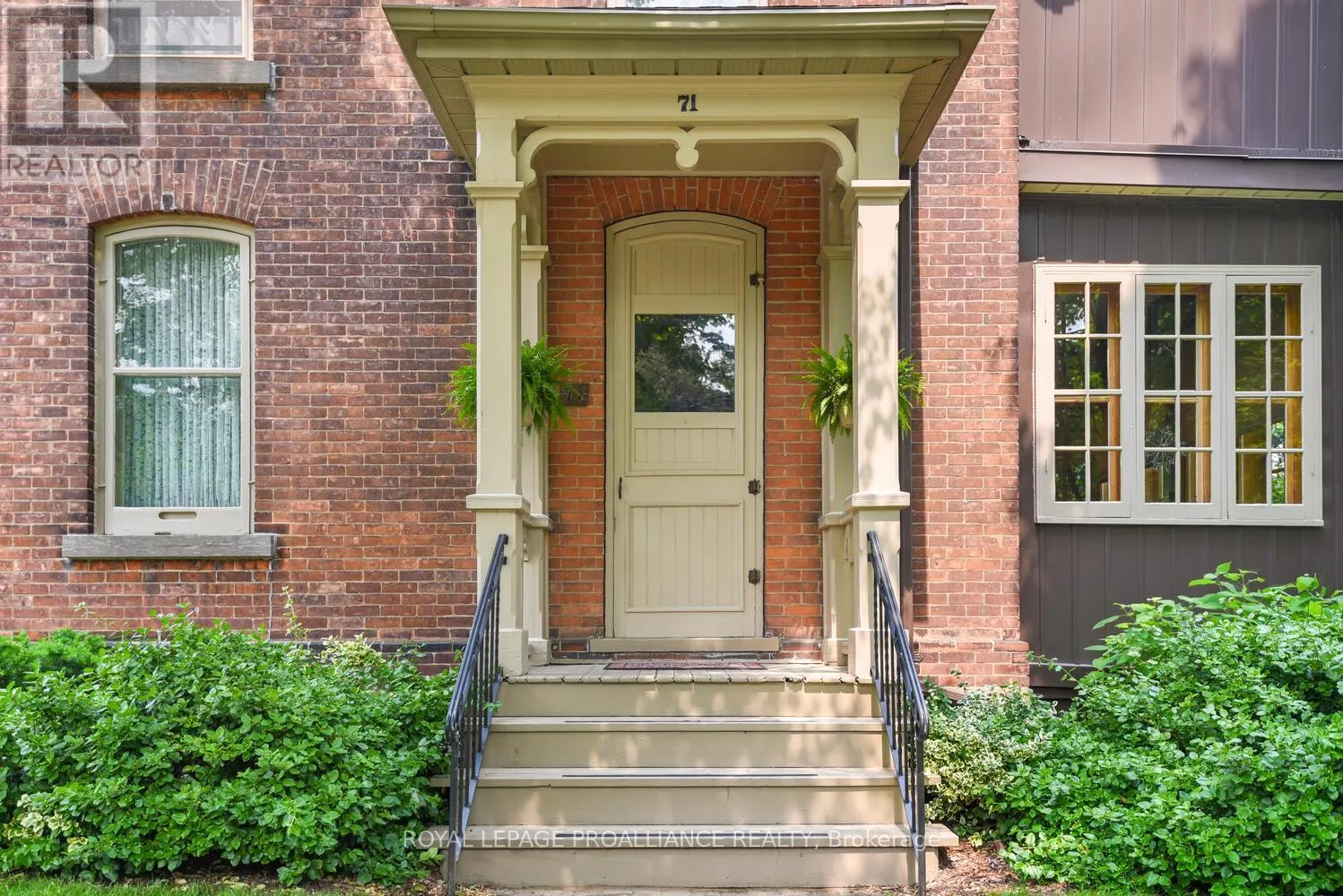 71 BETHUNE STREET