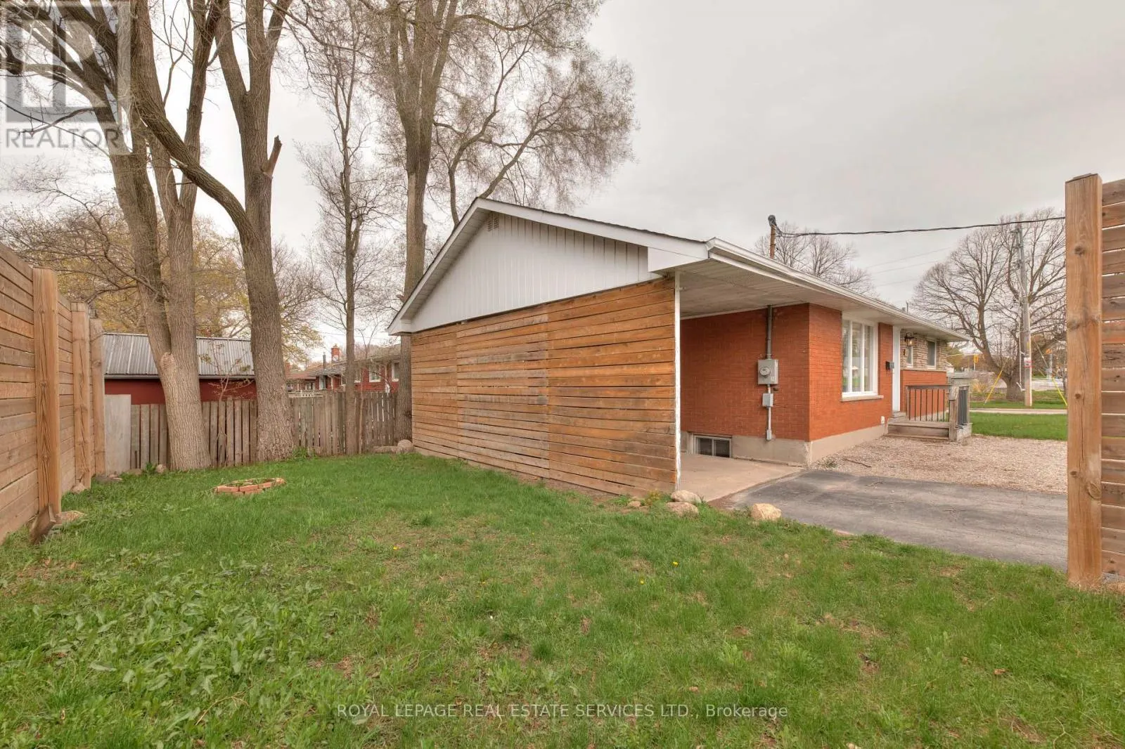 484 SPEEDVALE AVENUE E