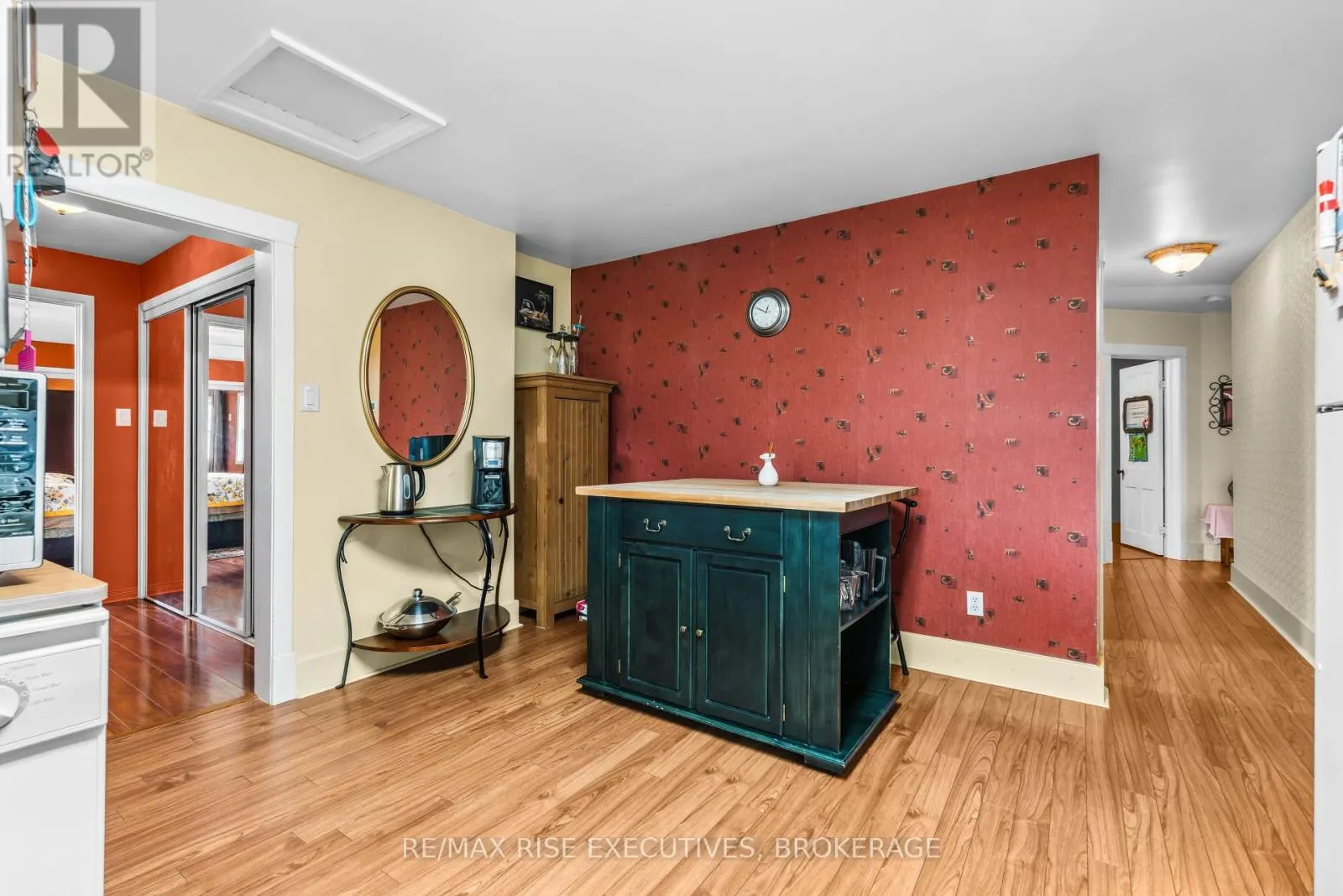 204 R33 ROAD N