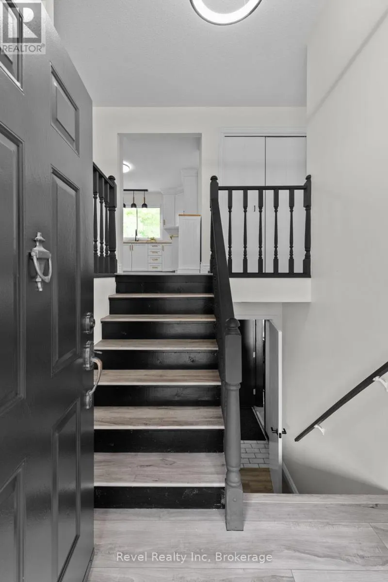 35 MACKLAIM DRIVE