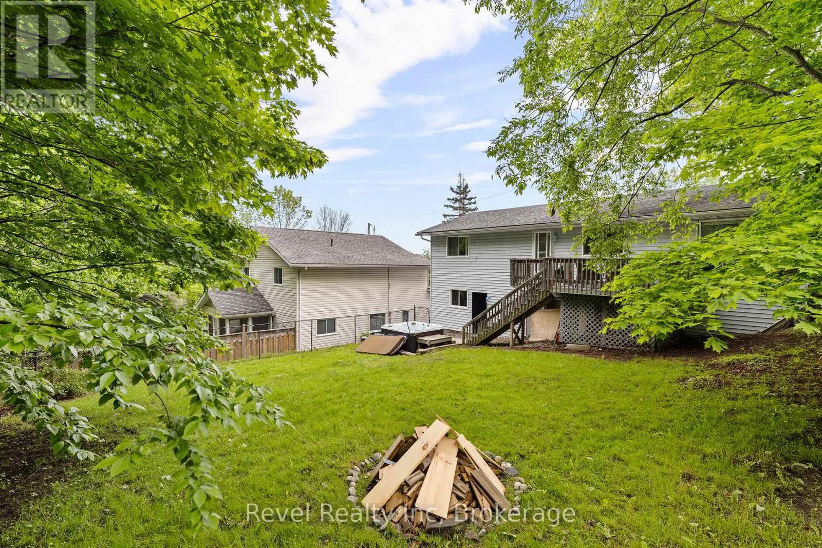 35 MACKLAIM DRIVE