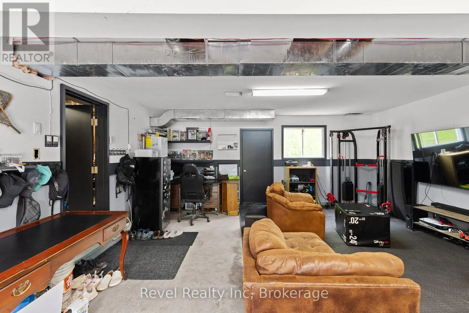 35 MACKLAIM DRIVE