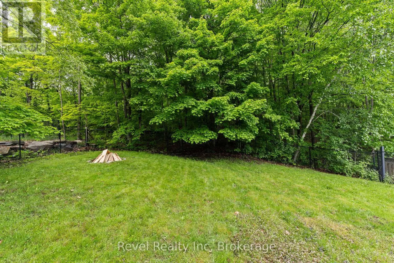 35 MACKLAIM DRIVE