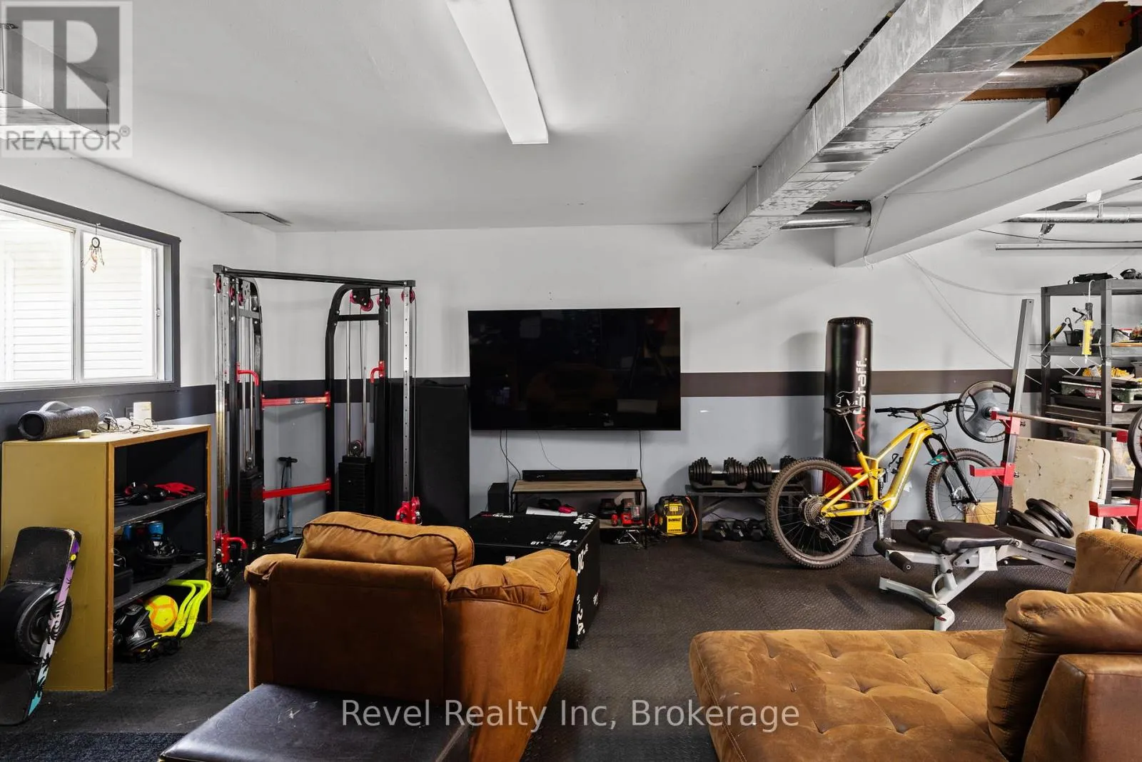 35 MACKLAIM DRIVE