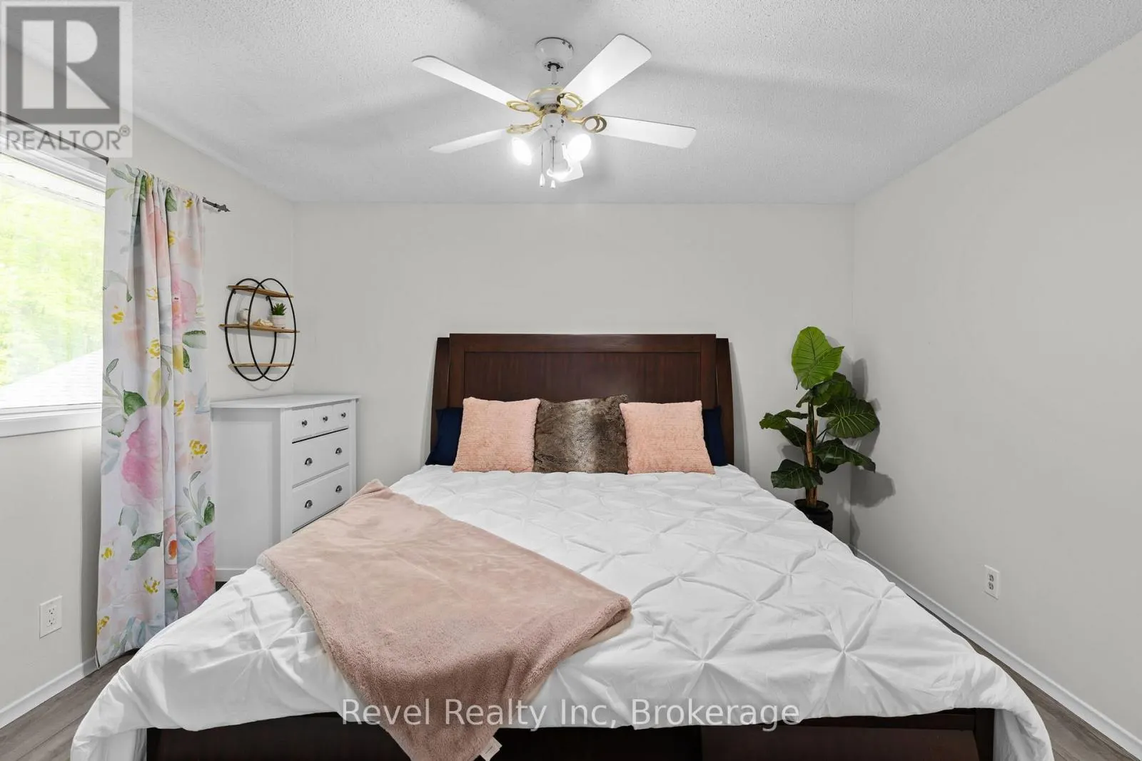 35 MACKLAIM DRIVE
