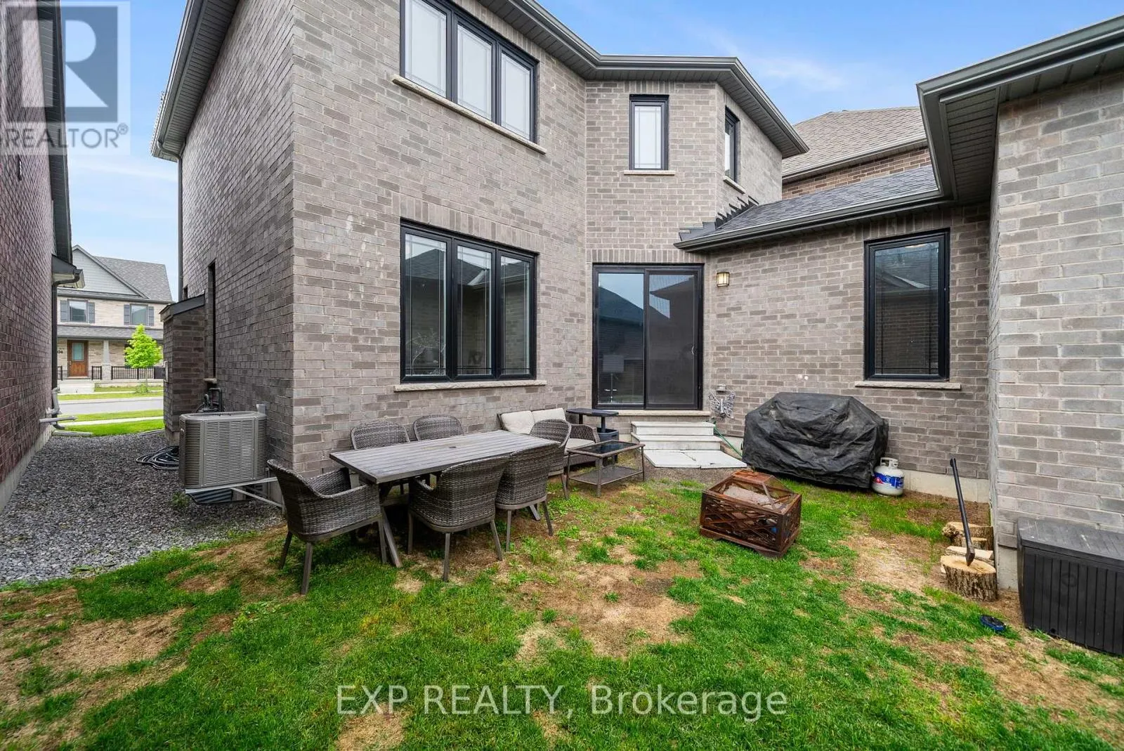 203 STRACHAN STREET