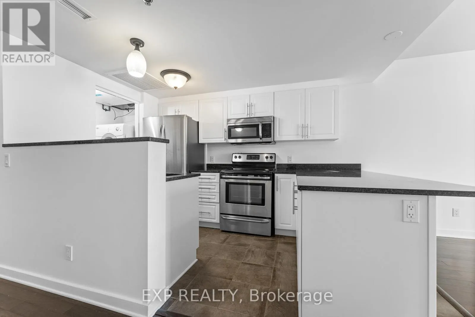 403 - 456 KING EDWARD AVENUE