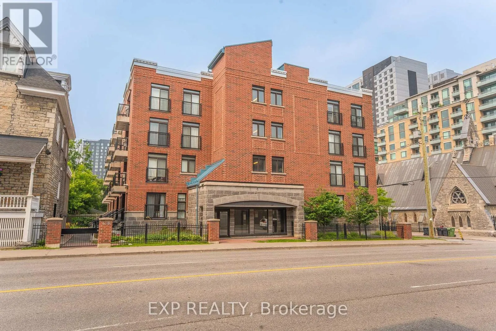 403 - 456 KING EDWARD AVENUE