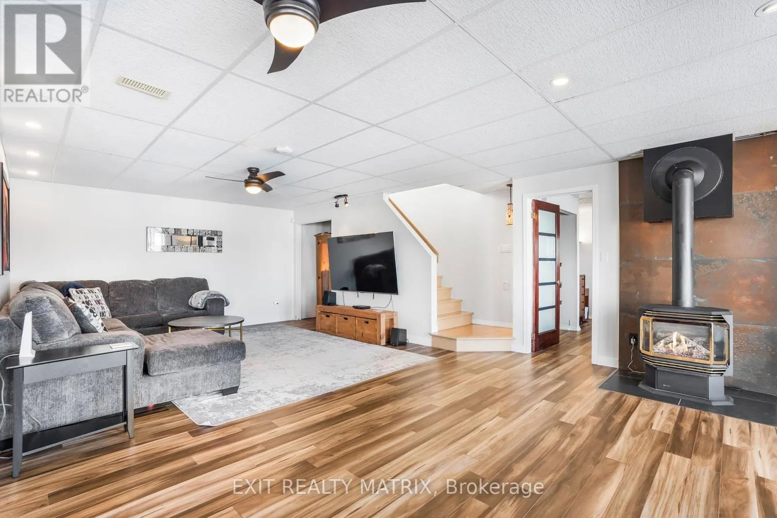 1624 BAY ROAD