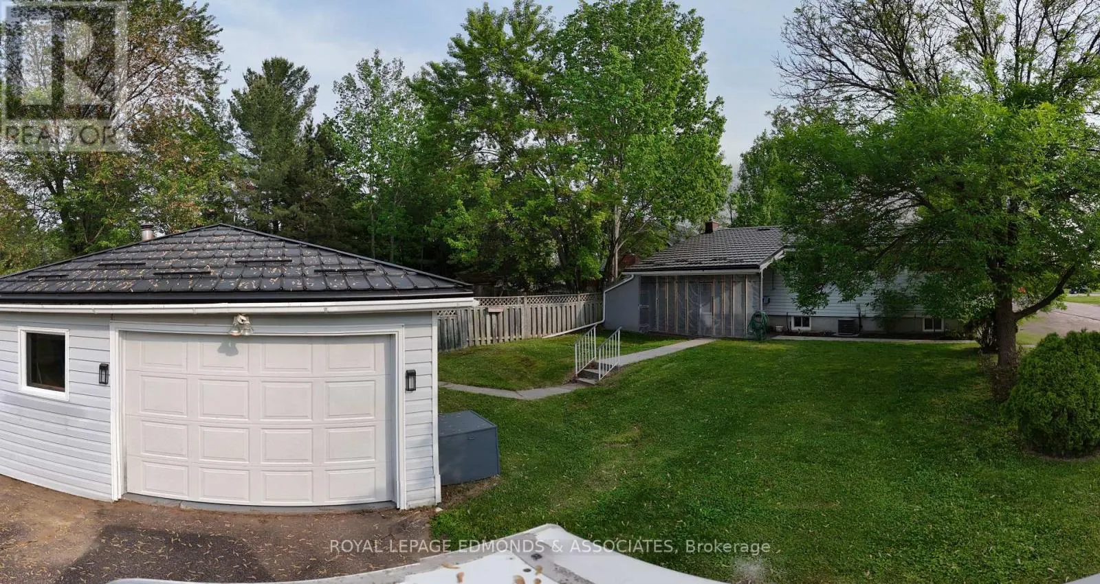 3283 PETAWAWA BOULEVARD