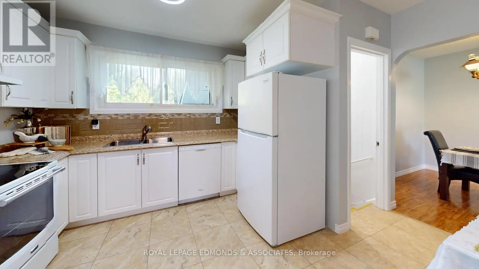 3283 PETAWAWA BOULEVARD