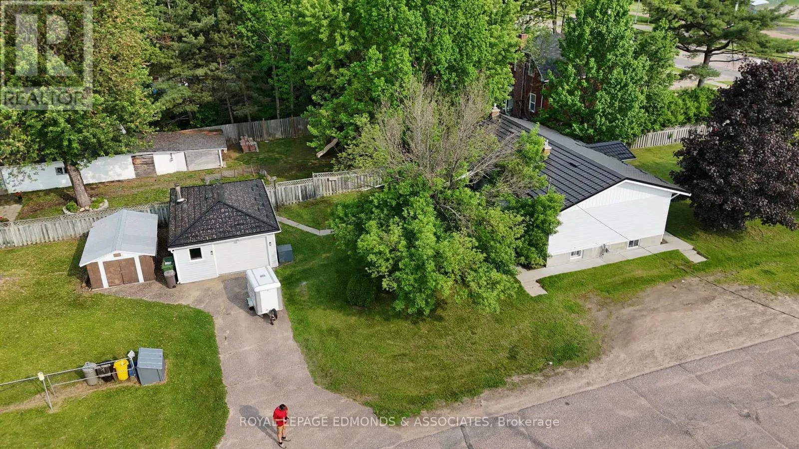 3283 PETAWAWA BOULEVARD