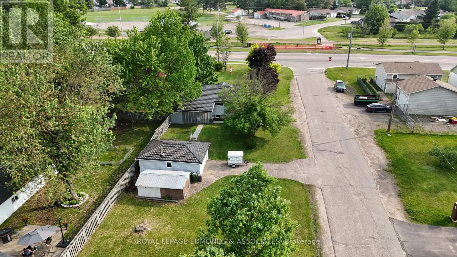 3283 PETAWAWA BOULEVARD