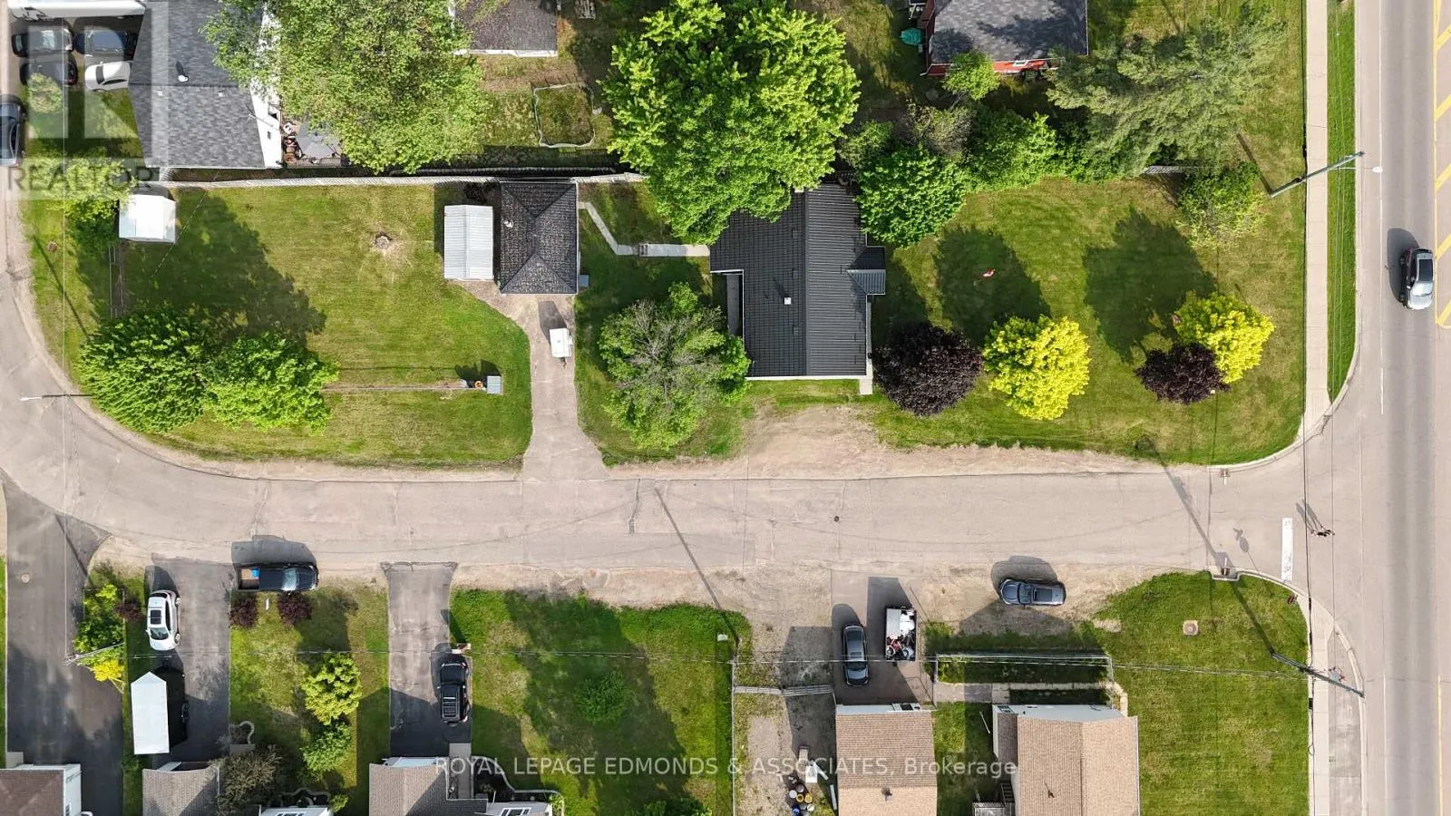 3283 PETAWAWA BOULEVARD