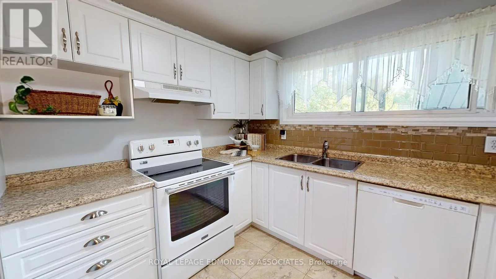 3283 PETAWAWA BOULEVARD