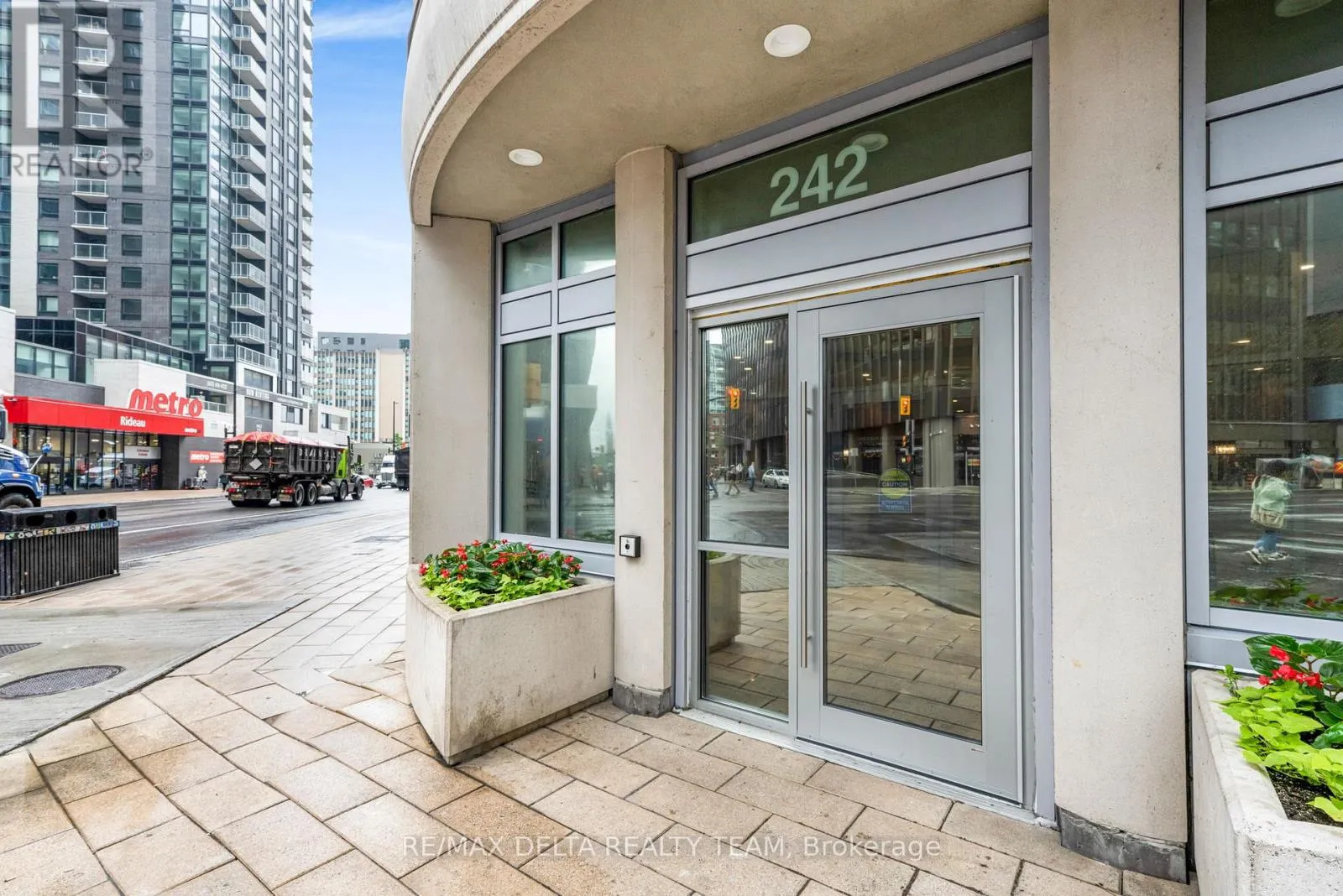 403 - 242 RIDEAU STREET