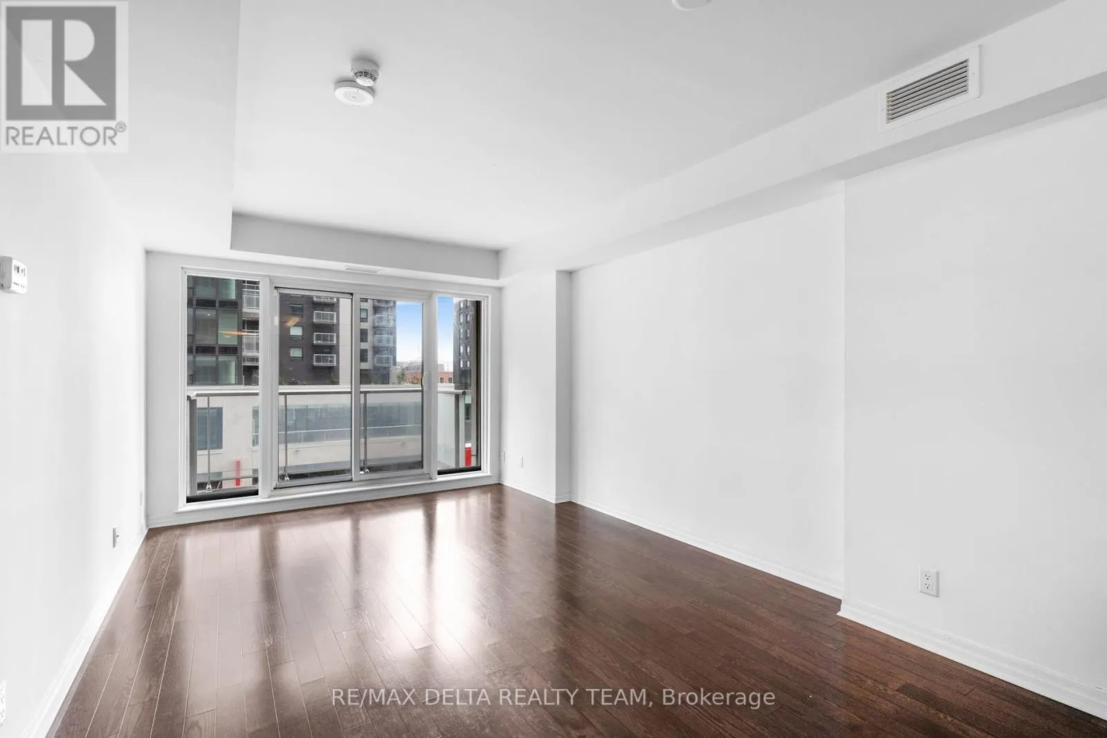 403 - 242 RIDEAU STREET