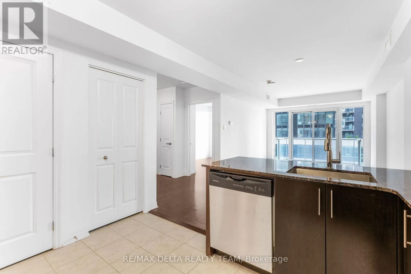 403 - 242 RIDEAU STREET