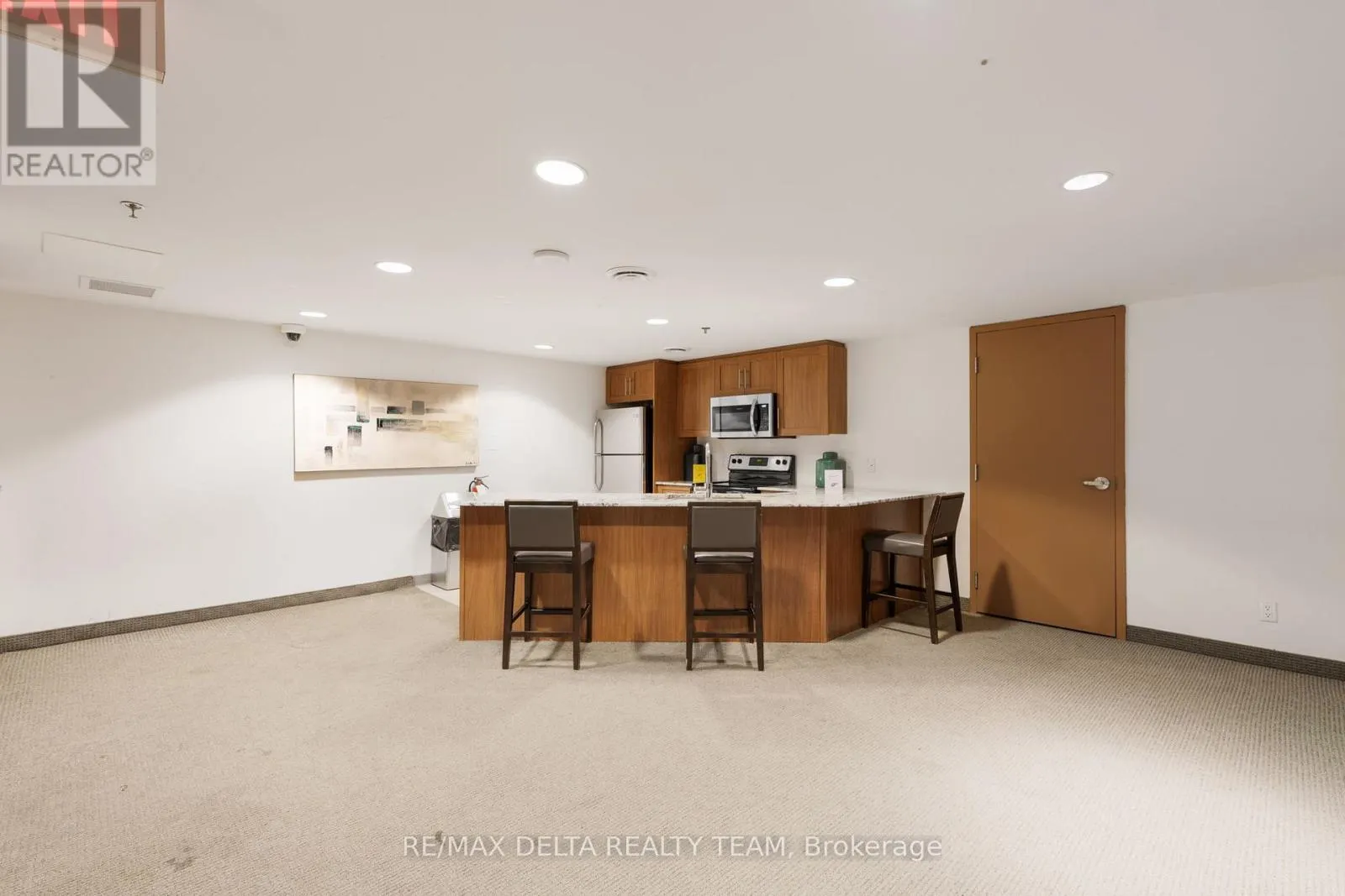 403 - 242 RIDEAU STREET