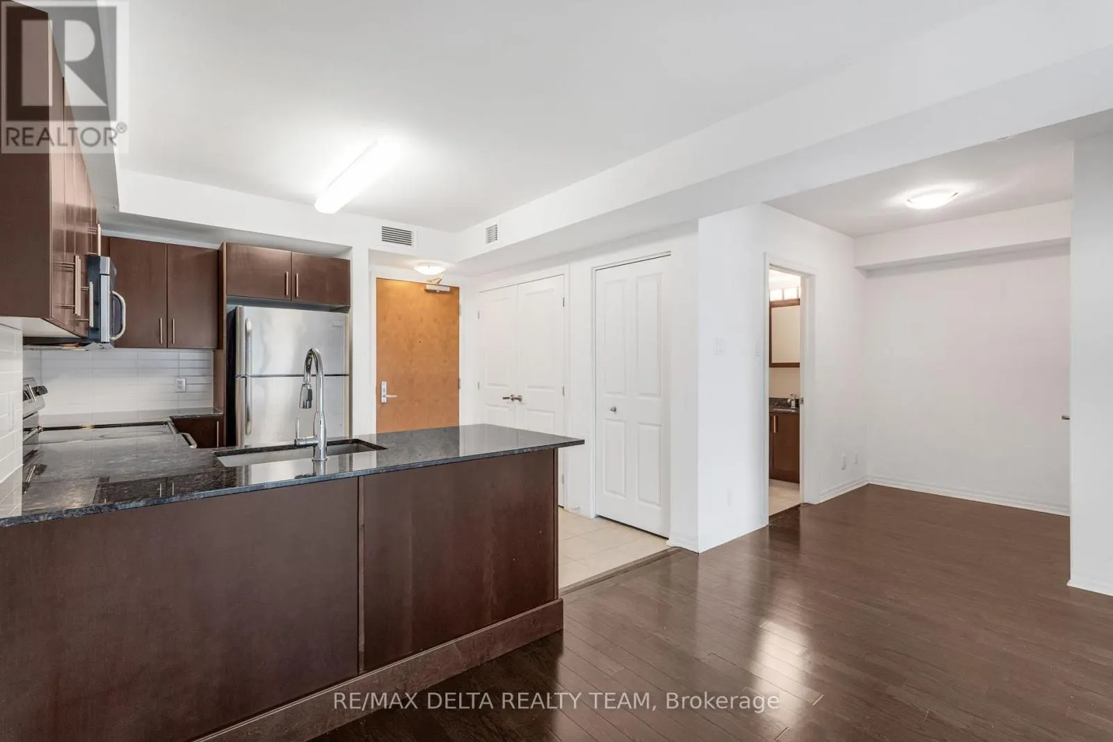 403 - 242 RIDEAU STREET