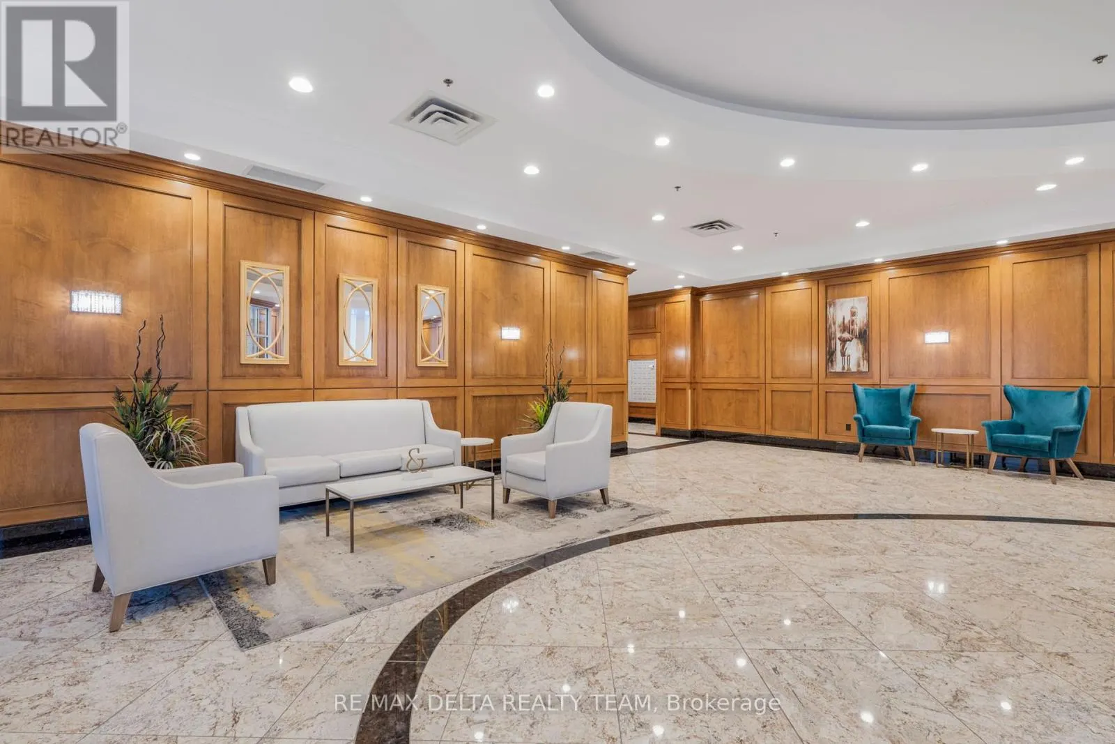 403 - 242 RIDEAU STREET