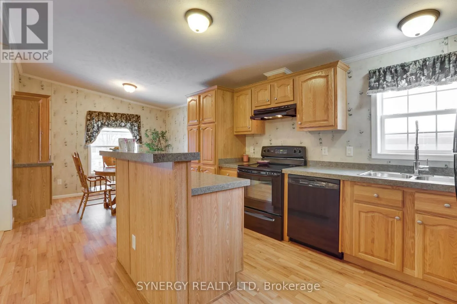 461 RICHARD CRESCENT