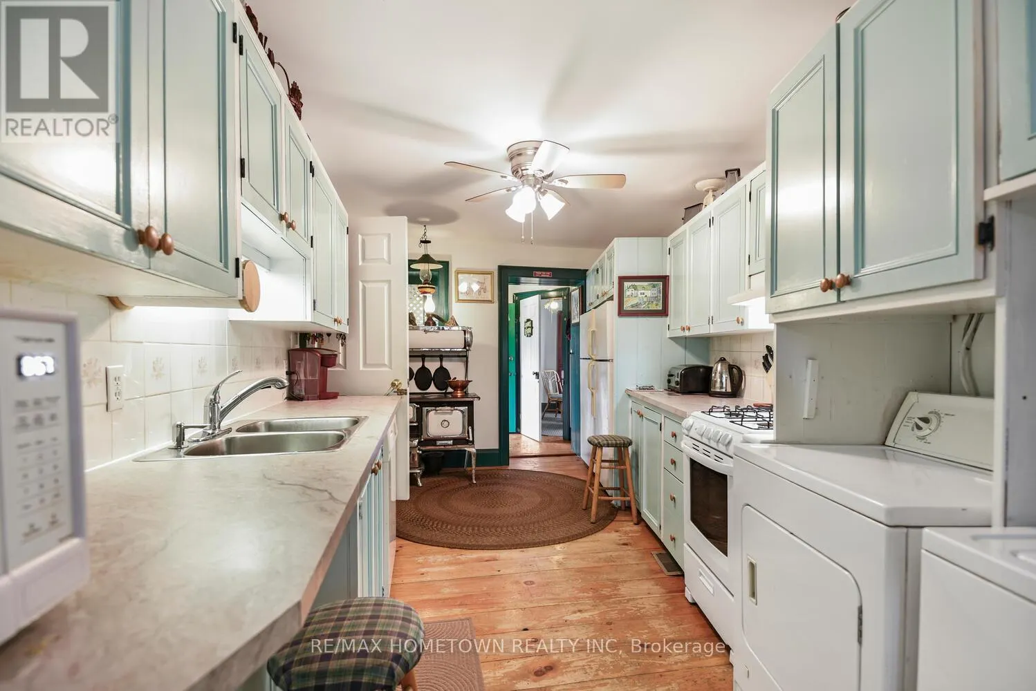 495 KING STREET W