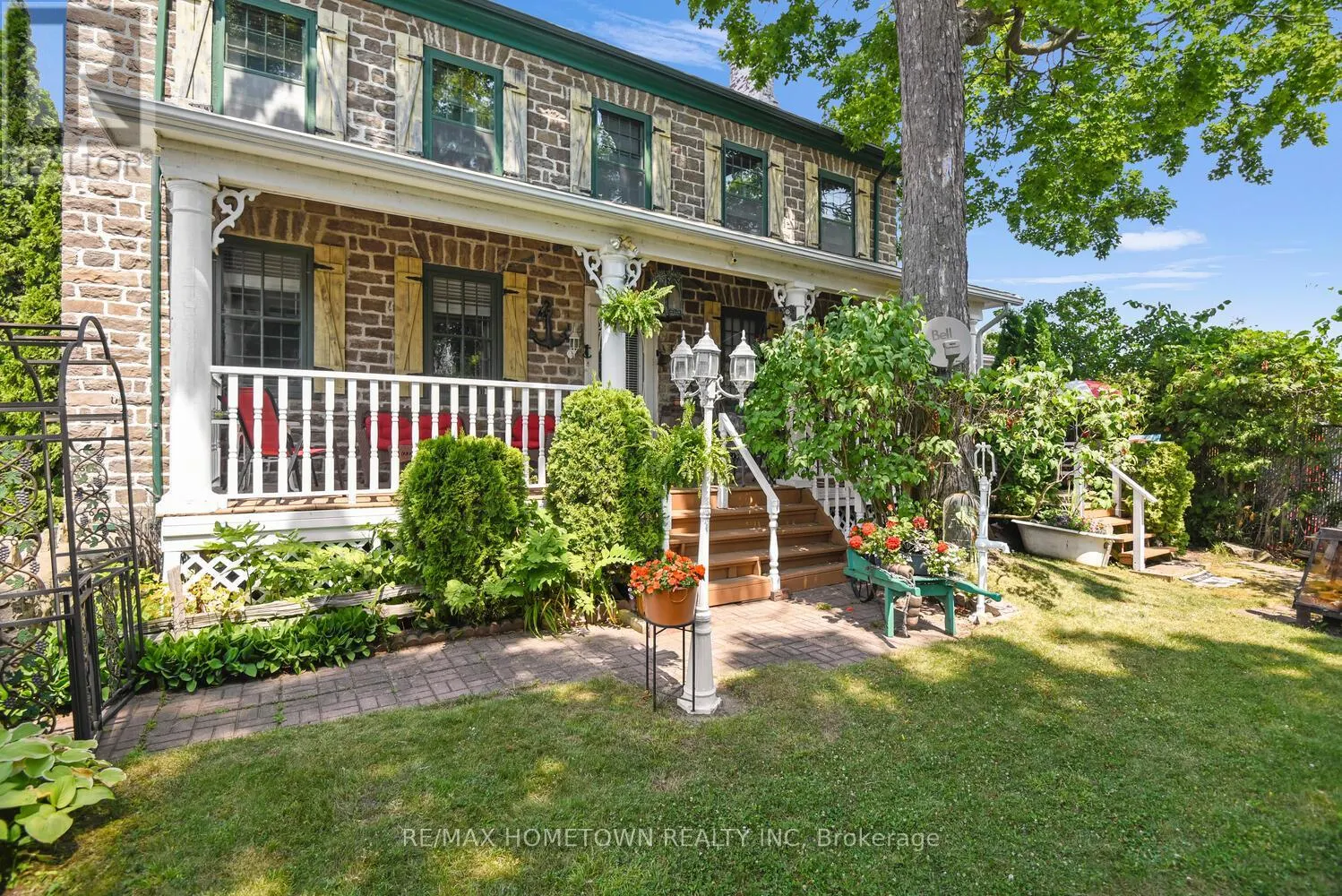 495 KING STREET W